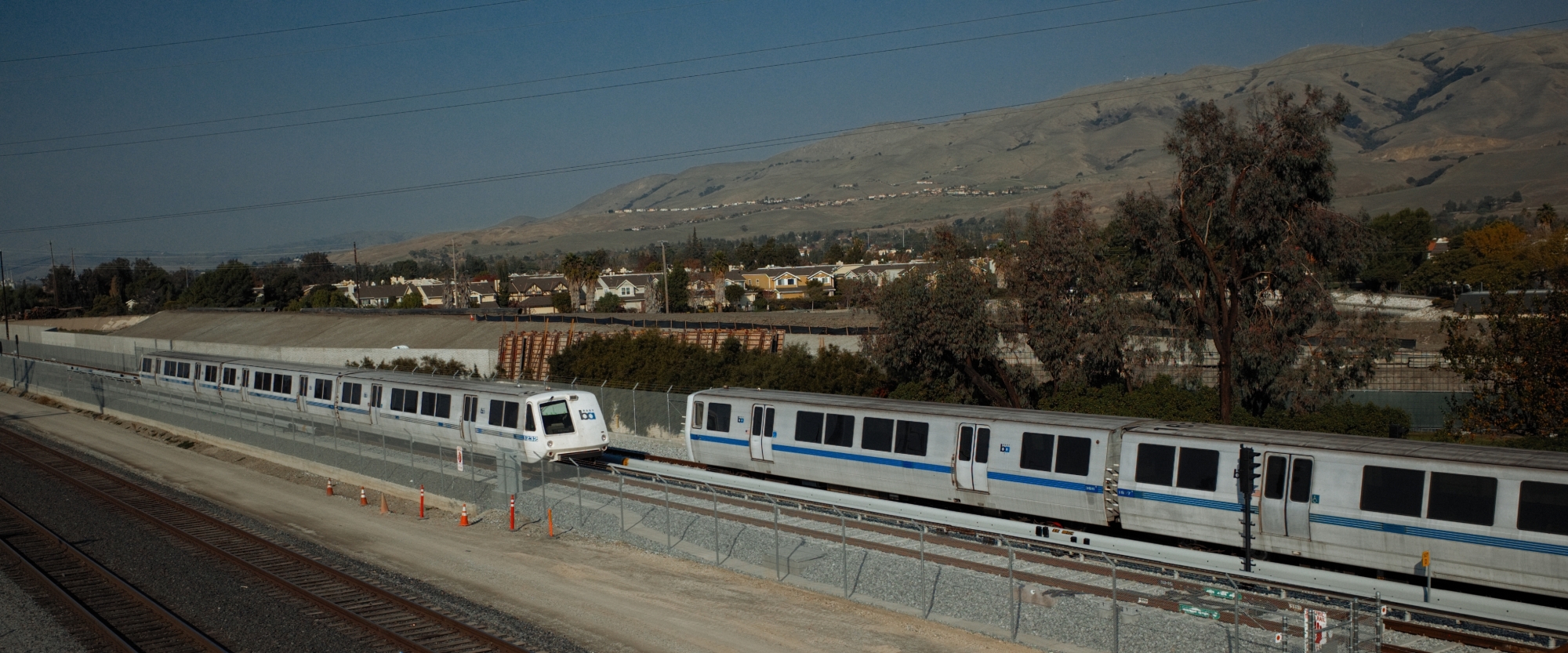 BART-Trains-Passing