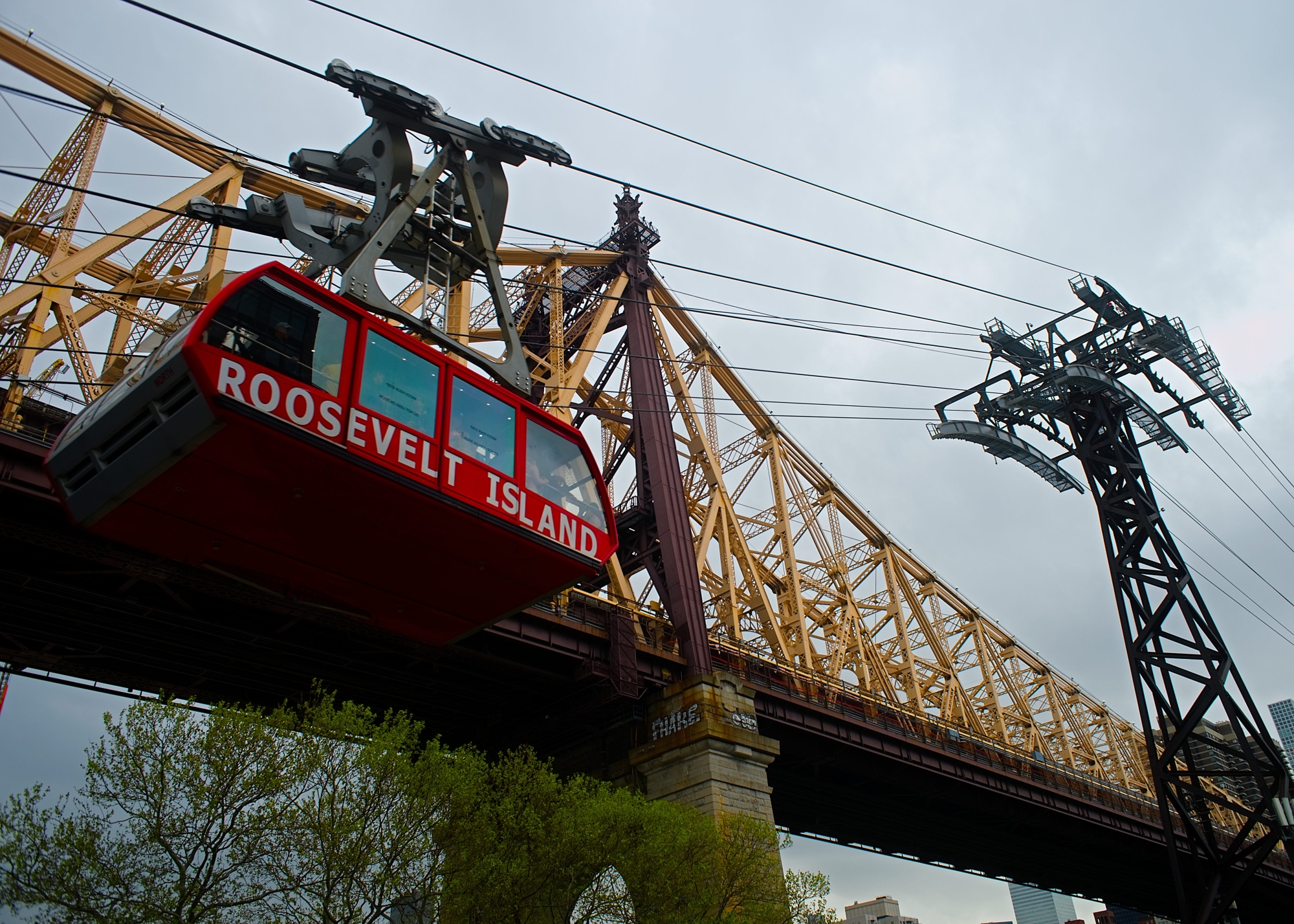 Roosevelt-Island-Tram </BR>Nikon AIS 28 mm F 2.8 </BR>CPU added from defunct AF Lens